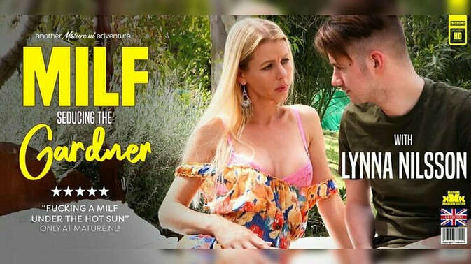 Mature.nl - Lynna Nilsson - Sam Bourne - Lynna Nilsson: Beautiful Blonde MILF Enjoys Sun-Kissed Sex with Her Gardener / 21.06.2024