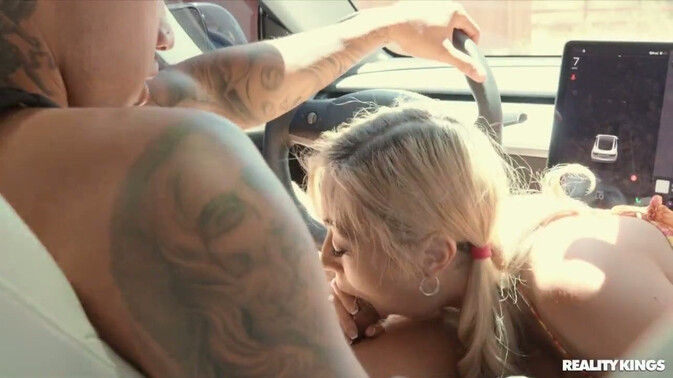 Teens Love Huge Cocks - Chloe Surreal - Air Thugger - Air Thugger Gives Chloe Surreal a Wild Ride / 04.03.2023