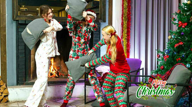 Club Sweethearts - Margo von Teese - Lina Sun - Blair Venimore - Brunette Blonde Threesome Christmas Party / 23.12.2022