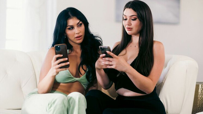 Mommy's Girl - Alyx Star - Queenie Sateen - MILF Brunette's Shaved Delight / 19.11.2022