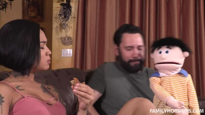 Family Hookups - Honey Gold - Honey Gold's Brunette Bliss: Step Niece Seduction / 12.09.2021