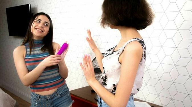 Club Sweethearts - Regina Rich - Regina Moonshine - Tattooed Teens in a Girl-on-Girl Frenzy / 29.07.2021