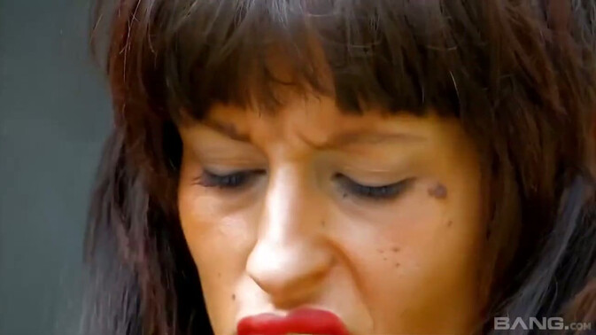 BANG.com - Brunette Bombshell's Deepthroat Blowjob Delight / 16.07.2021