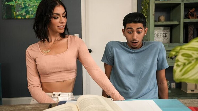 Mom Is Horny - Diego Perez - Venus Valencia - Venus Stepmom's Blowjob / 29.11.2024