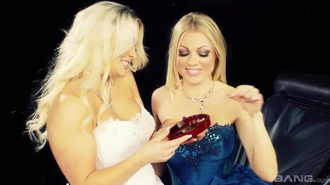 BANG.com - Cindy Behr - Mel Rook - Blonde Bombshells in Stockings Make Love / 08.07.2021