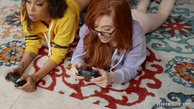 Brazzers - Van Wylde - Jeni Angel - Madi Collins - Redhead and Brunette Gamer Girls Get Down / 24.06.2021