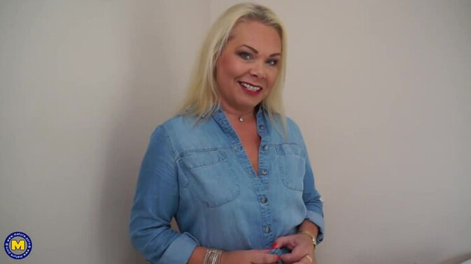 Mature.nl - Francesca Kitten - Blonde British Housewife Francesca Kitten Gets Naughty / 05.06.2021