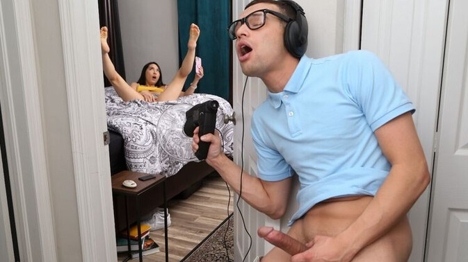 RK Prime - Mina Moon - Johnny Love - Cumshot Voyeur: Spying on a Horny Latina / 05.06.2021