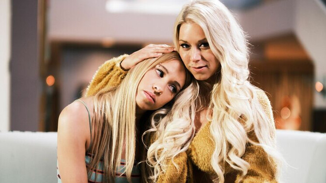 Mommy's Girl - Katie Morgan - Khloe Kapri - Stepmom's Forbidden Kissing Game / 23.07.2022