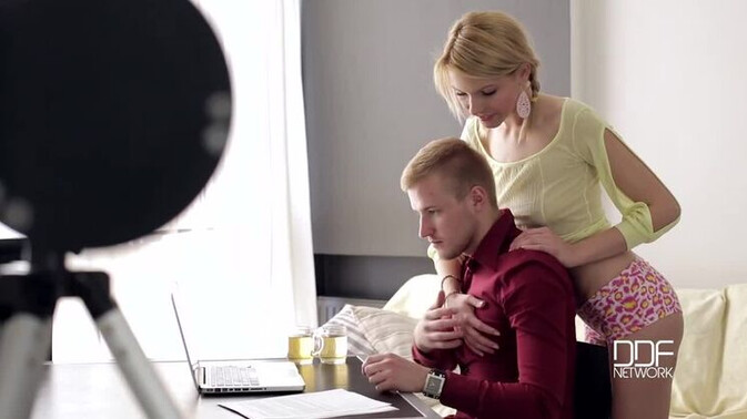 Hands On Hardcore - Lana Roberts - Cumshot Cutie: Lana Roberts' Seductive Home Studying / 01.06.2021