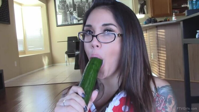 FTV Girls - Jynx - First Timer Frenzy with Stunning Jynx / 30.05.2021