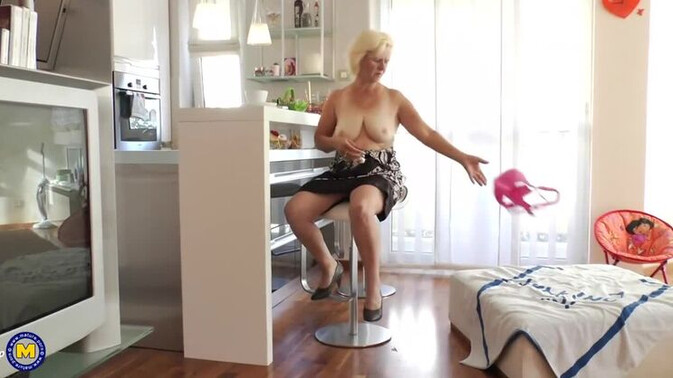 Mature.nl - Janice - Blonde Mature Seductress Janice Goes Wet And Crazy / 23.05.2021