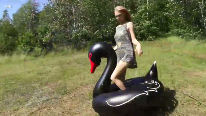 Watch4Beauty - Nancy A - Black Swan - Nancy A: Outdoor Beauty with a Black Swan Twist / 23.05.2021