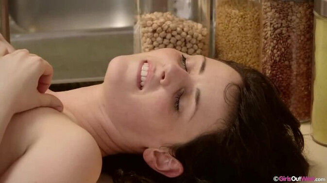 Girls Out West - Dion - Tamzin - Panty-Free Lesbians Dion and Tamzin Go Wild / 18.05.2021