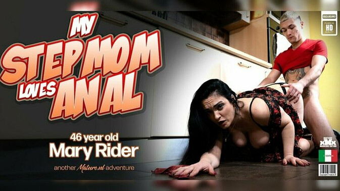 Mature.nl - Mary Rider - Benny Banana - Mature Italian Stepmom Mary Rider Anal Creampie in Kitchen / 08.03.2025
