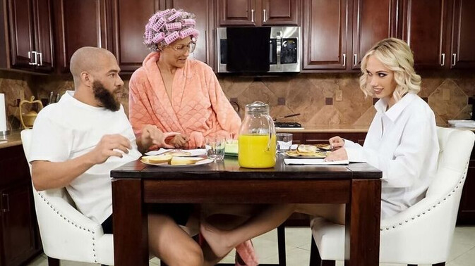 Brazzers - Xander Corvus - Sky Pierce - Fetish Frenzy: Xander Takes Sky for a Ride / 18.04.2022