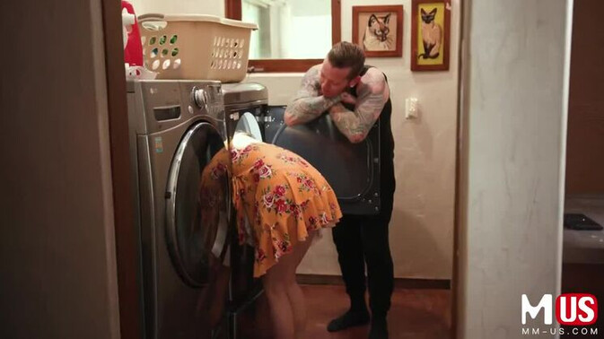 Model Media US - Izzy Lush - Izzy Lush's Hairy Laundry Adventure / 26.03.2022