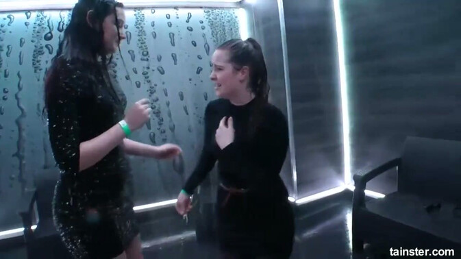 Tainster - Scandalous Shower Scene: Big Tits and Blonde Beauties / 19.04.2021