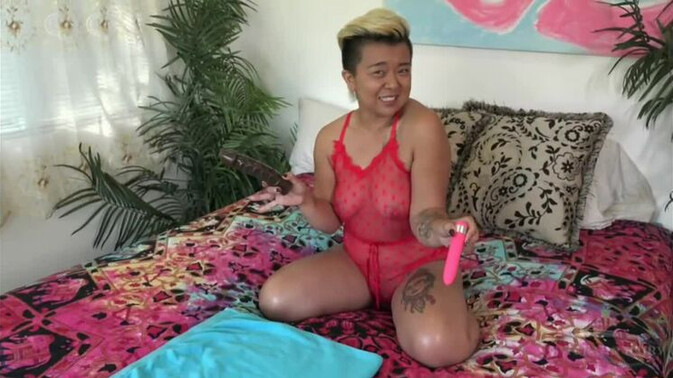 Aunt Judys - Lulu Sparkle - Hairy Pussy Lulu Sparkle Plays with Toys / 08.04.2021