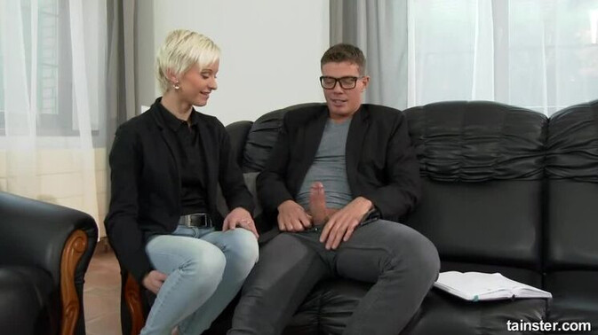 Tainster - Blonde's Tutorial: Fingering and Cumshot / 19.03.2021