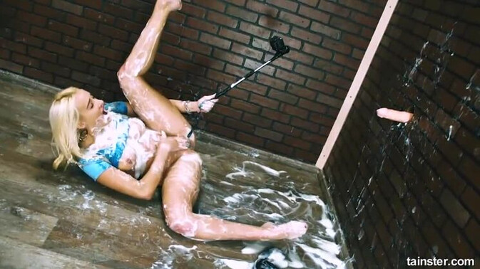 Tainster - Cum Drenched Gloryhole Fun with Pierced Blonde / 14.03.2021