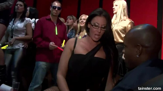 Tainster - Emma Butt - Isabella Chrystin - Lussy - Cindy Hope - Angelica Kitten - Nessa Devil - Leony aprill - Simon - Dorina Gold - Vivien1 - Sandra De Marco - Engel White - Carmen1 - Koleta - Samantha Rox - Blonde vs. Brunette: Group Sex Showdown / 14.0