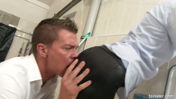 Tainster - The Cleaning Lady's Forbidden Pissing Fantasy / 12.03.2021