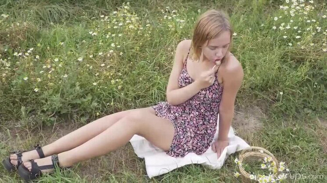 Karups Private Collection - Oxana Chic - Brunette Babe Oxana Chic Exposed Outdoors / 11.03.2021