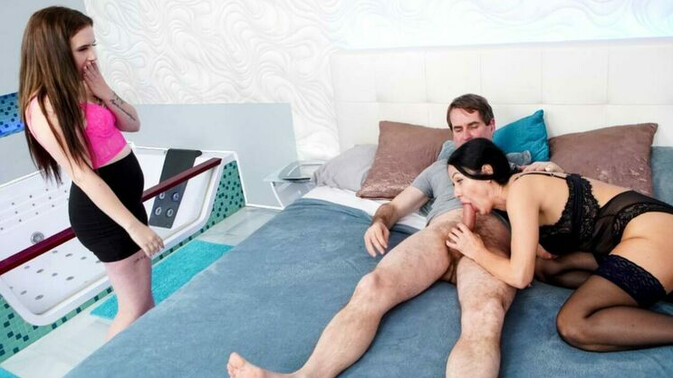 GrandparentsX - Caroline Mann - Peter P - Larissa W - Larissa's Naughty Handjob Surprise / 23.01.2022