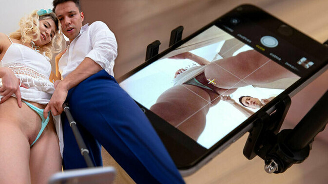 Club Sweethearts - Oliver Trunk - Cornelia Quinn - Oliver Trunk's Shaved Pussy Play / 11.01.2022