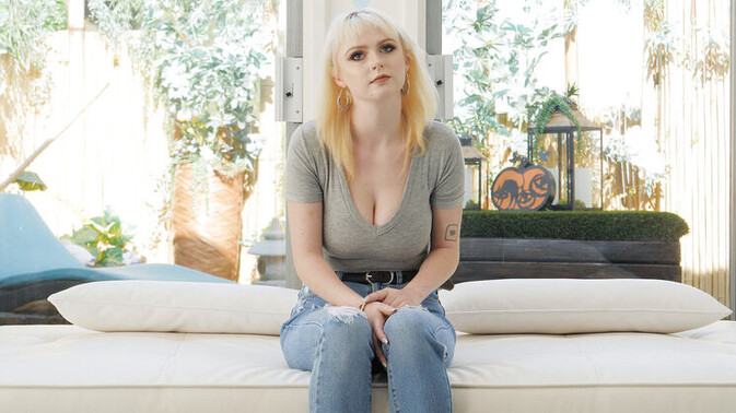 Casting Couch HD - Carrie - Carrie's Sucking Good Time / 12.11.2021