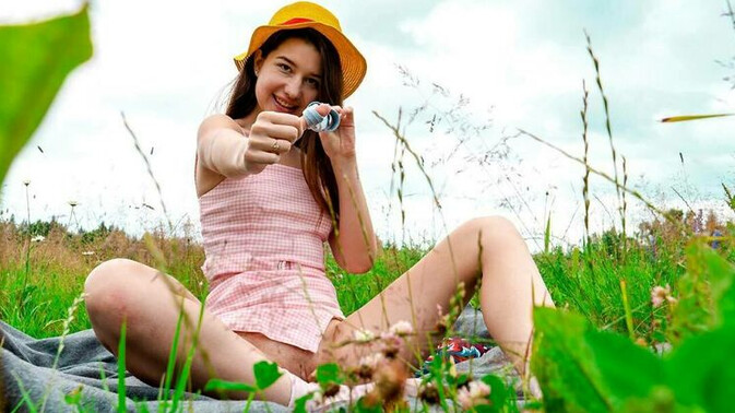 Club Sweethearts - Jolie Butt - Shaved and Ready: Jolie Butt's Outdoor Climax / 01.09.2023