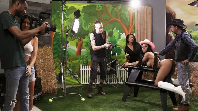 Work Me Harder - Kira Noir - Queenie Sateen - Hollywood Cash - Bubble Butt Brunettes in a FFM Threesome / 09.12.2023
