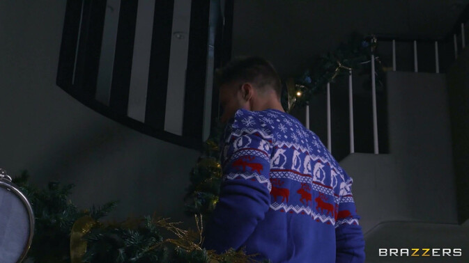 Brazzers - Peta Jensen - Keisha Grey - Ava Addams - Nicole Aniston - Tyler Nixon - Mick Blue - Angela White - Romi Rain - Oliver Flynn - Jenna Ivory - Levi Cash - Keiran Lee - Santa's Naughty List: Big Tits and Blonde / 26.12.2023